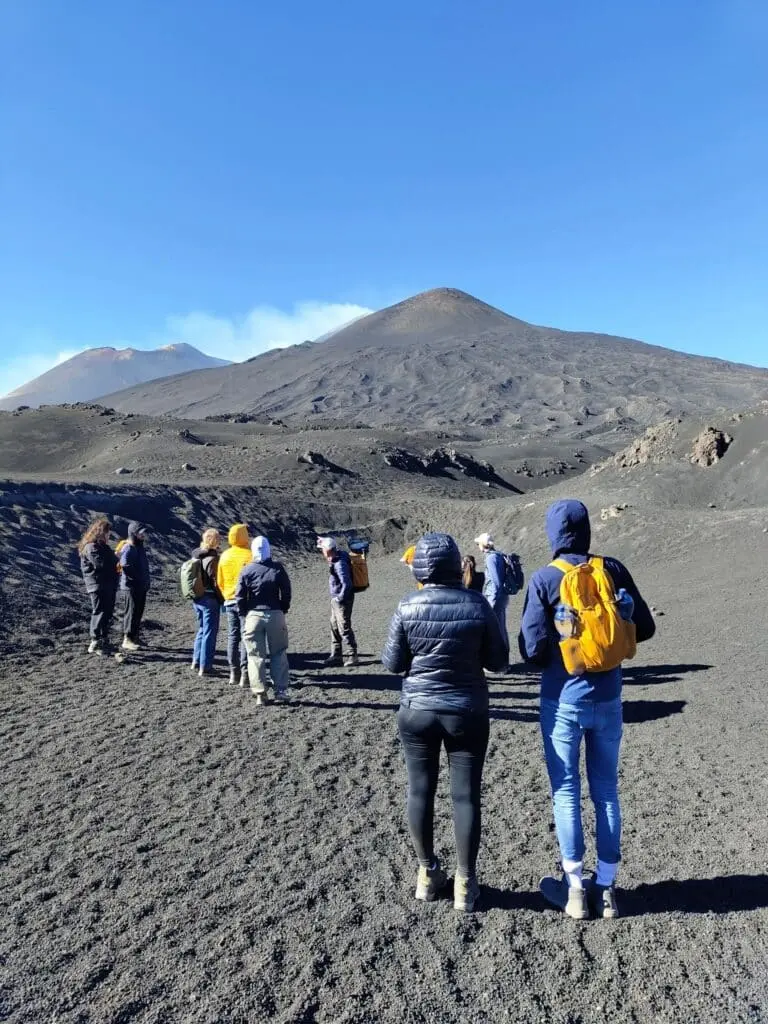 Viste panoramiche autunnali sull'Etna con fogliame dorato