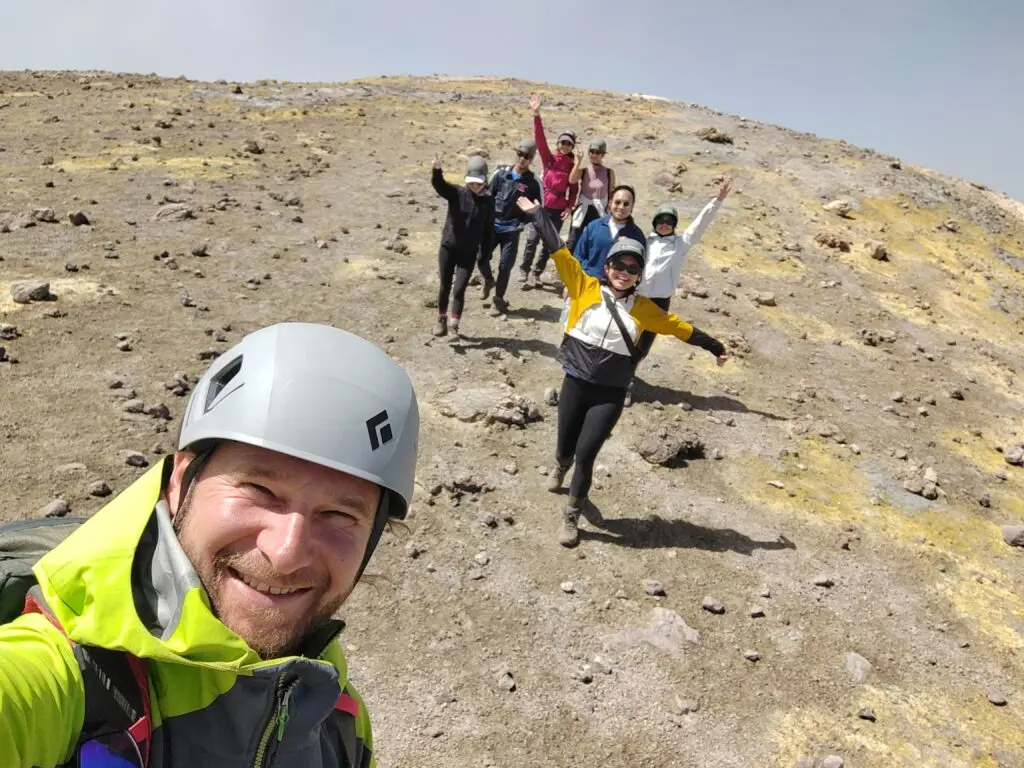 Groupe d'excursion guidée en randonnée de Taormina à l'Etna
